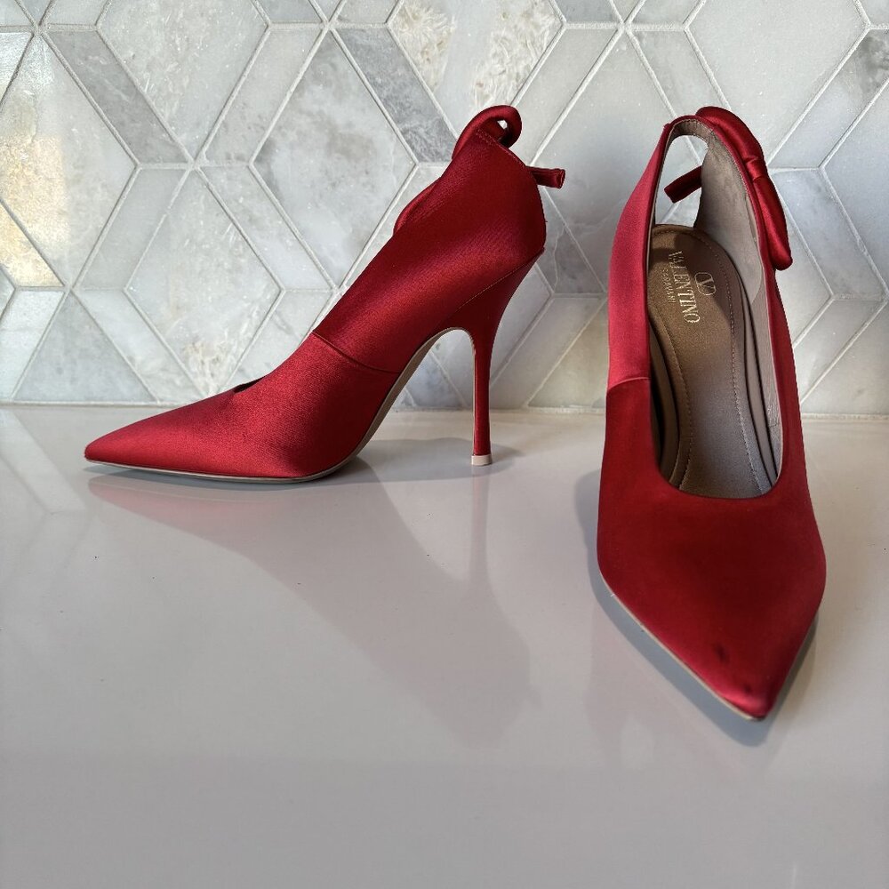 Valentino Garavani 39 9 Red Satin Heel Bow Open Heel Pointed Toe Pump Nite-Out - Picture 1 of 11